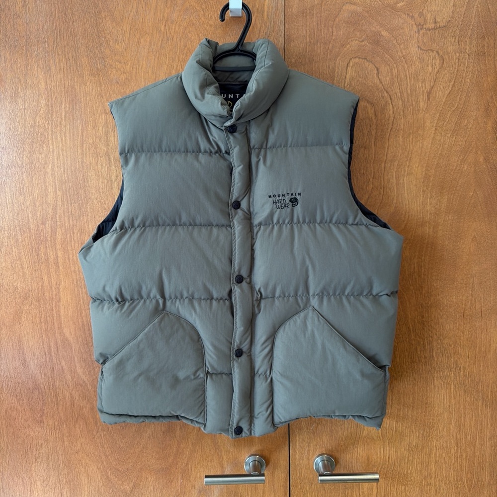 Mountain Hardwear Vest in sage green excellent condition